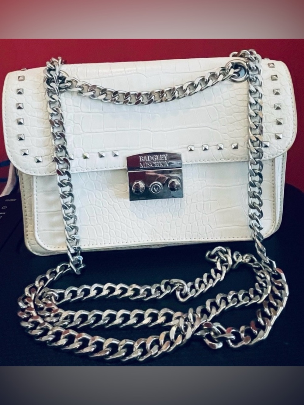 “BADGLEY MISCHKA” White Croc-Embossed Shoulder/Crossbody Bag. EUC
